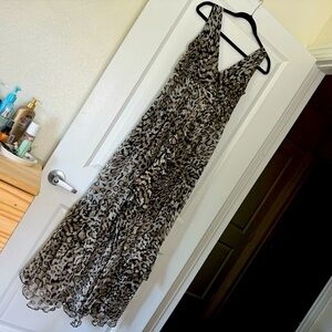 NEIMAN MARCUS ANIMAL PRINT DRESS SIZE M V NECK, SLEEVELESS, 100% POLYESTER